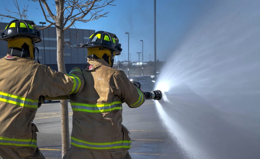 Votre assurance couvre-t-elle le remplacement de vitre après le passage des pompiers ?