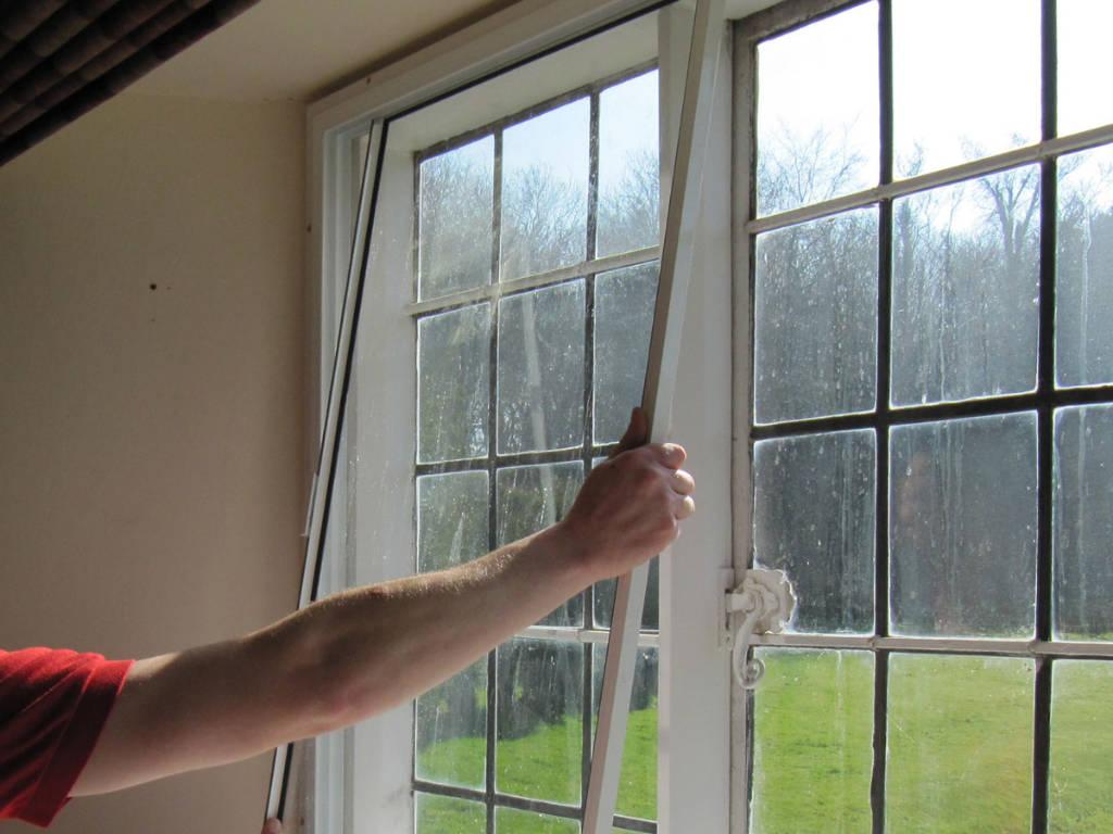 Changer une vitre avec du mastic de vitrier 